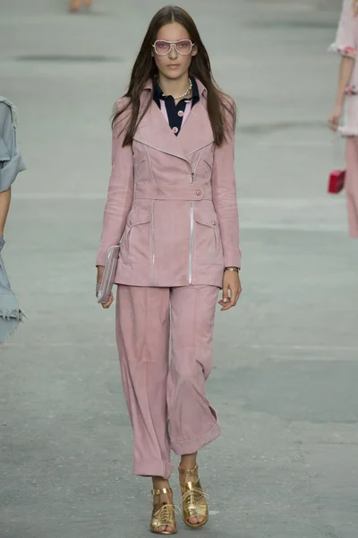 Look 30